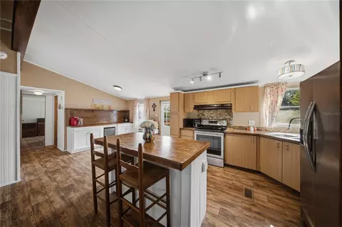 Kitchen - 971 NE 134th Ct, Williston, FL 32696 photo 1 of 1