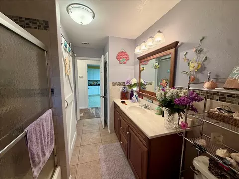 Bath - 11690 NW 160th St, Reddick, FL 32686 photo 1 of 2