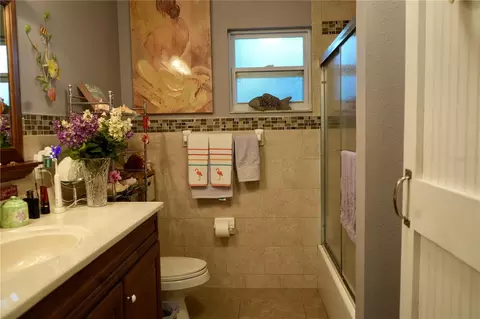Bath - 11690 NW 160th St, Reddick, FL 32686 photo 2 of 2