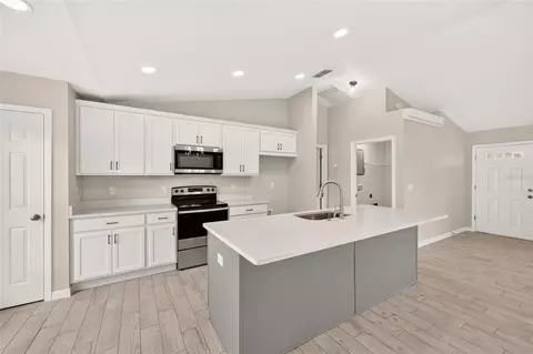 Kitchen - 7166 Hemlock Rd, Ocala, FL 34472 photo 3 of 4