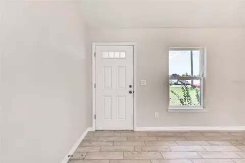 Entry Way - 7166 Hemlock Rd, Ocala, FL 34472 photo 4 of 8