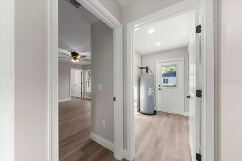 Entry Way - 15631 NE 14th Pl, Williston, FL 32696 photo 1 of 2