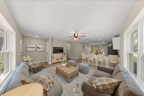 Living - 1570 NE 152nd Ct, Williston, FL 32696 photo 2 of 5