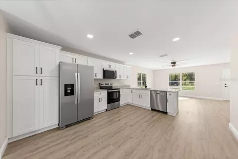 Kitchen - 1570 NE 152nd Ct, Williston, FL 32696 photo 2 of 2