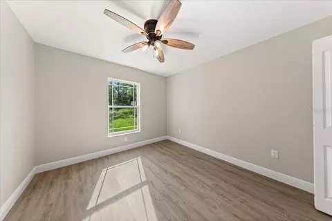 Bedroom - 1570 NE 152nd Ct, Williston, FL 32696 photo 4 of 5