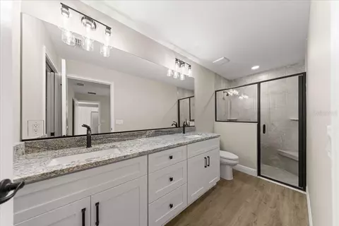 Bath - 1570 NE 152nd Ct, Williston, FL 32696 photo 1 of 3