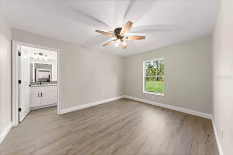 Bedroom - 1570 NE 152nd Ct, Williston, FL 32696 photo 3 of 5