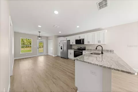 Kitchen - 1570 NE 152nd Ct, Williston, FL 32696 photo 1 of 2