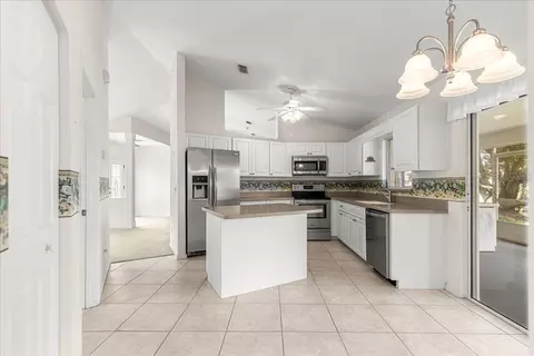 Kitchen - 2003 NW 50th Cir, Ocala, FL 34482 photo 2 of 4