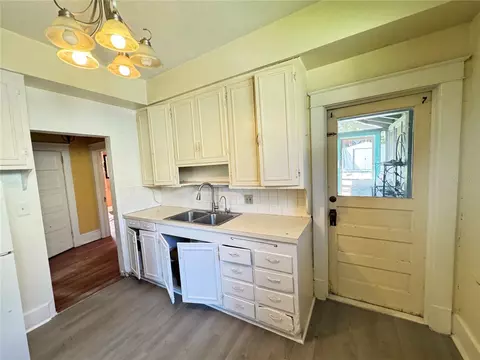 Kitchen - 1434 SE Silver Springs Pl, Ocala, FL 34471 photo 2 of 4