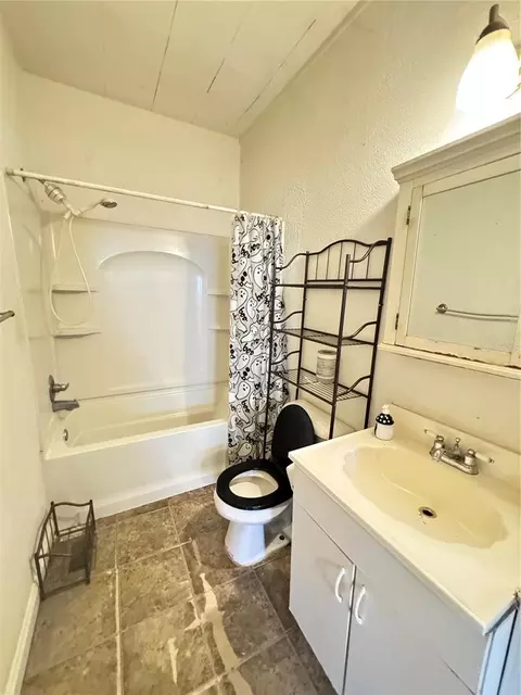 Bath - 1434 SE Silver Springs Pl, Ocala, FL 34471 photo 1 of 1