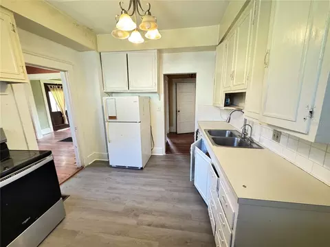 Kitchen - 1434 SE Silver Springs Pl, Ocala, FL 34471 photo 3 of 4