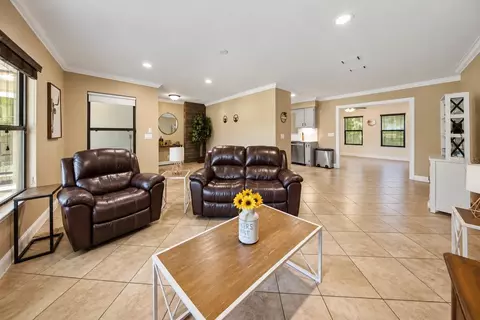 Living - 2020 SE 73rd St, Ocala, FL 34480 photo 1 of 5