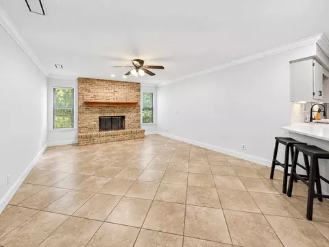 Living - 2020 SE 73rd St, Ocala, FL 34480 photo 2 of 5