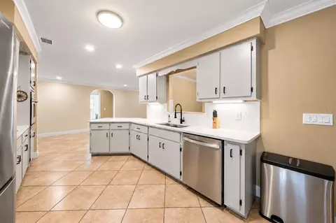 Kitchen - 2020 SE 73rd St, Ocala, FL 34480 photo 1 of 6
