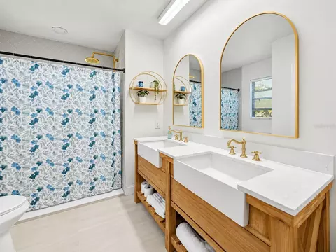 Bath - 2020 SE 73rd St, Ocala, FL 34480 photo 1 of 3