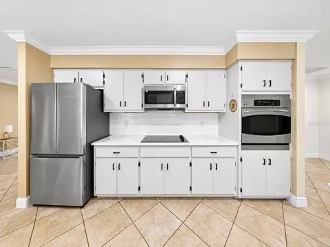 Kitchen - 2020 SE 73rd St, Ocala, FL 34480 photo 5 of 6