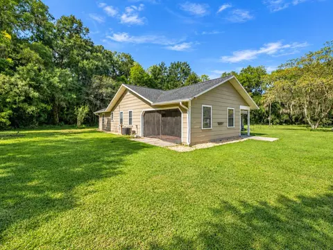 Exterior - 2020 SE 73rd St, Ocala, FL 34480 photo 7 of 10