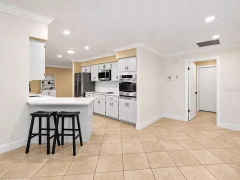 Kitchen - 2020 SE 73rd St, Ocala, FL 34480 photo 4 of 6