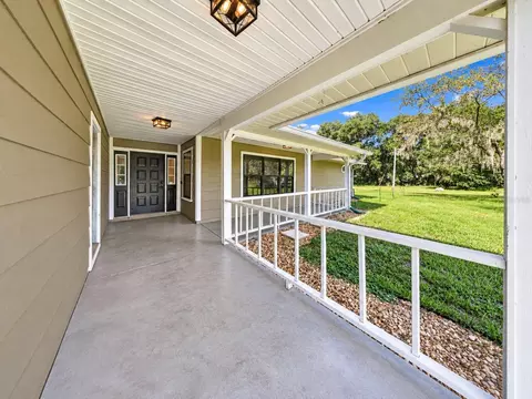 Exterior - 2020 SE 73rd St, Ocala, FL 34480 photo 3 of 10