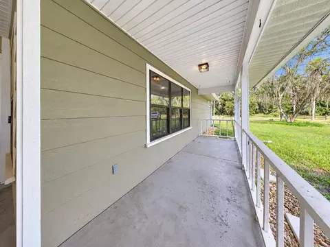 Exterior - 2020 SE 73rd St, Ocala, FL 34480 photo 5 of 10