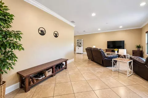 Entry Way - 2020 SE 73rd St, Ocala, FL 34480 photo 2 of 2