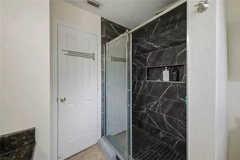 Bath - 5066 SE 24th Pl, Ocala, FL 34480 photo 2 of 4