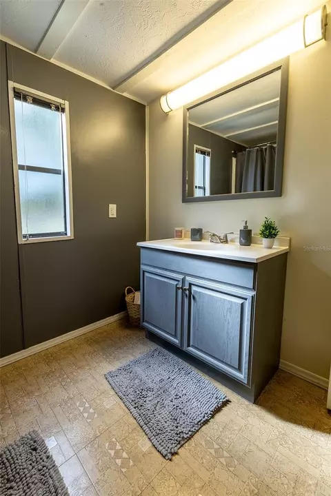Bath - 5865 NE 137th Ter, Williston, FL 32696 photo 2 of 8