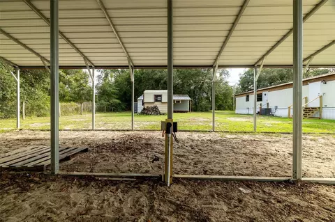 Exterior - 5865 NE 137th Ter, Williston, FL 32696 photo 7 of 9