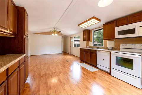 Living - 5865 NE 137th Ter, Williston, FL 32696 photo 2 of 5