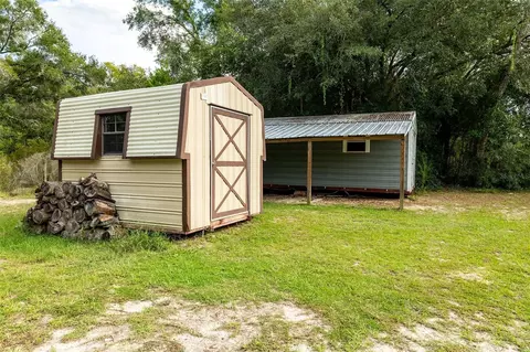 Exterior - 5865 NE 137th Ter, Williston, FL 32696 photo 5 of 9