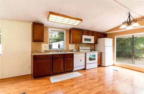Kitchen - 5865 NE 137th Ter, Williston, FL 32696 photo 2 of 2