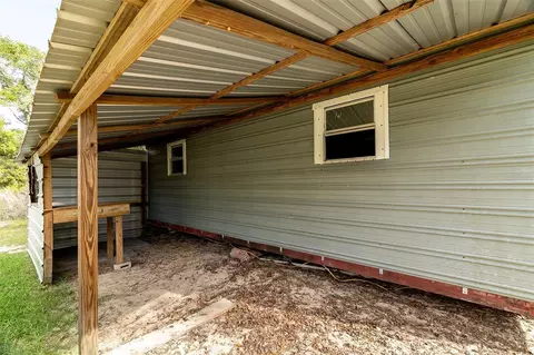Exterior - 5865 NE 137th Ter, Williston, FL 32696 photo 4 of 9