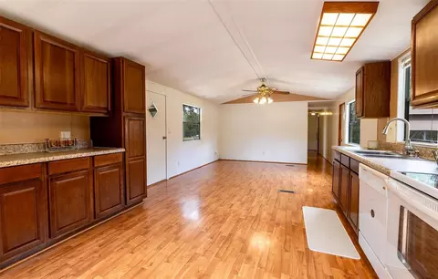 Living - 5865 NE 137th Ter, Williston, FL 32696 photo 3 of 5