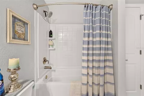 Bath - 6943 SE 11th Pl, Ocala, FL 34472 photo 5 of 8