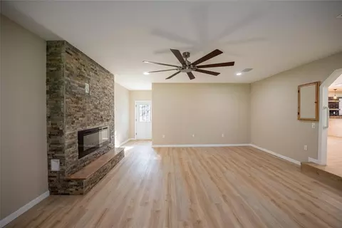 Living - 3609 SE 33rd Ct, Ocala, FL 34471 photo 6 of 8