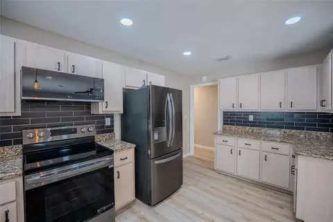 Kitchen - 3609 SE 33rd Ct, Ocala, FL 34471 photo 4 of 5