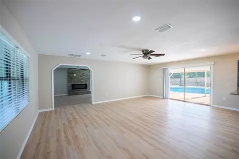 Living - 3609 SE 33rd Ct, Ocala, FL 34471 photo 1 of 8