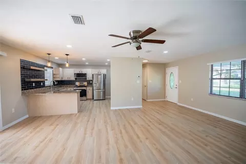 Living - 3609 SE 33rd Ct, Ocala, FL 34471 photo 3 of 8