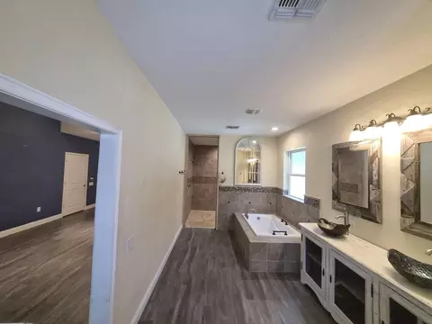 Bath - 18216 SW 68th Loop, Dunnellon, FL 34432 photo 2 of 9