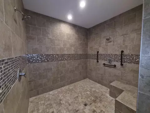 Bath - 18216 SW 68th Loop, Dunnellon, FL 34432 photo 7 of 9