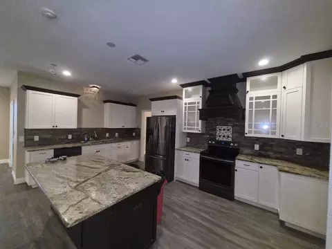 Kitchen - 18216 SW 68th Loop, Dunnellon, FL 34432 photo 2 of 2