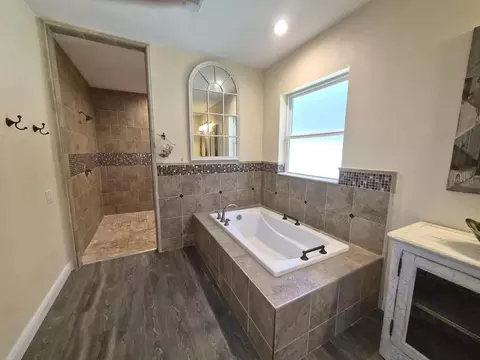 Bath - 18216 SW 68th Loop, Dunnellon, FL 34432 photo 4 of 9