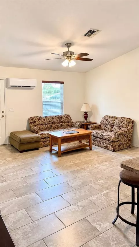 Living - 81 Dogwood Drive Loop, Ocala, FL 34472 photo 1 of 1