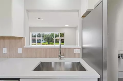 Kitchen - 141 SE 33rd Ave, Ocala, FL 34471 photo 3 of 3