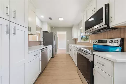 Kitchen - 141 SE 33rd Ave, Ocala, FL 34471 photo 1 of 3