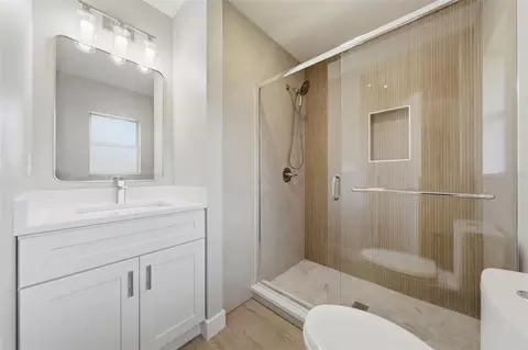 Bath - 141 SE 33rd Ave, Ocala, FL 34471 photo 1 of 4