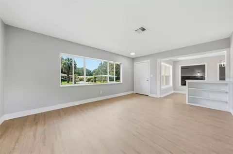 Living - 141 SE 33rd Ave, Ocala, FL 34471 photo 4 of 10