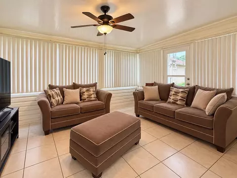 Living - 25 Spring Loop Cir, Ocala, FL 34472 photo 2 of 2