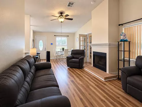 Living - 25 Spring Loop Cir, Ocala, FL 34472 photo 1 of 2